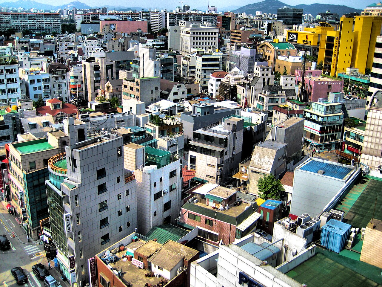 홍대 상권 동향 2026년 2분기 — 점포 +5.0%, 지금 뜨는 길과 들어온 브랜드